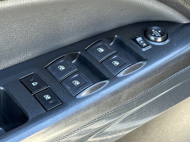 Used 2022 White Chevrolet Z71 image 19