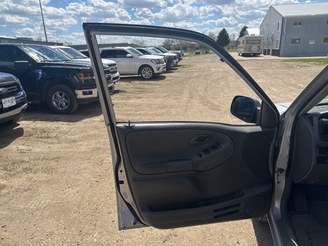 2002 Silver Metallic Chevrolet Tracker Base 4X4 SUV