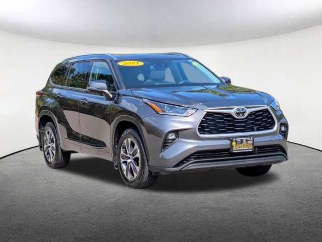 2021 Toyota Highlander XLE 2