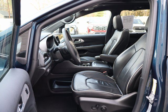 used 2025 Chrysler Pacifica car, priced at $34,500