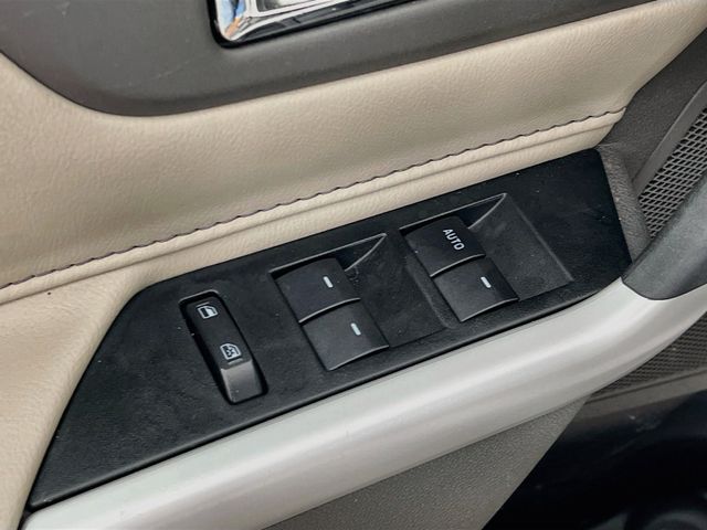 Used 2014 White Ford SEL image 9