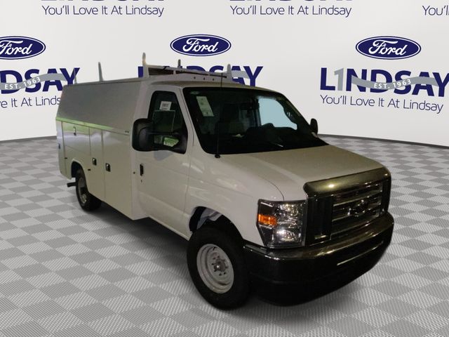 2025 Ford E-Series Chassis E-350 SD Cutaway SB DRW RWD