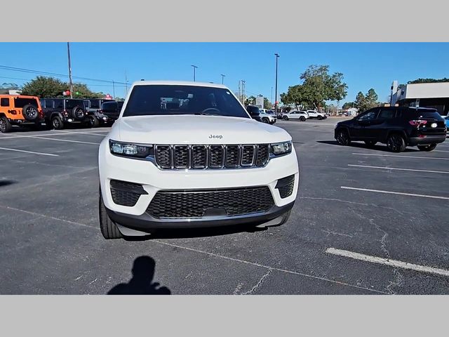 2024 Jeep Grand Cherokee Laredo 4x2