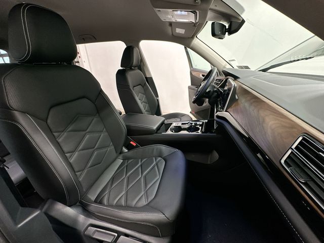 2026 Volkswagen Atlas 2.0T SE w/Technology Green at Subaru and VW of Moon Township