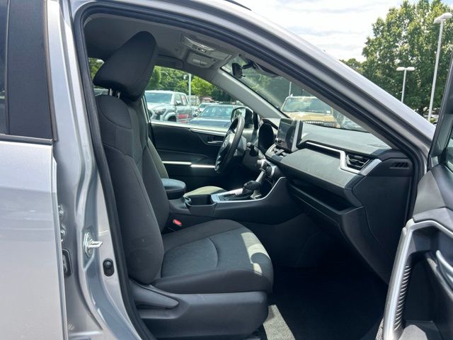 2024 Toyota RAV4 XLE - Photo 19