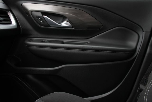 Used 2022 Black GMC SLE image 17