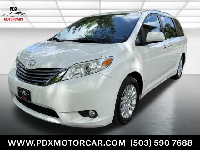 White (Blizzard Pearl) 2017 Toyota Sienna Minivan Front-Wheel Drive 8-Speed Automatic