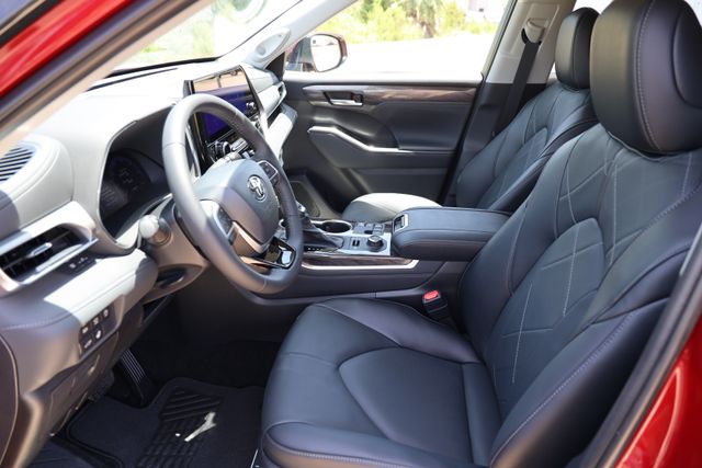 2026 Toyota Highlander Platinum - 11