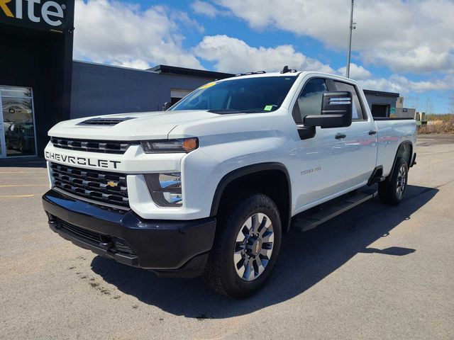 Summit White 2022 Chevrolet Silverado 2500HD Pickup Truck Four-Wheel Drive 6-Speed Automatic
