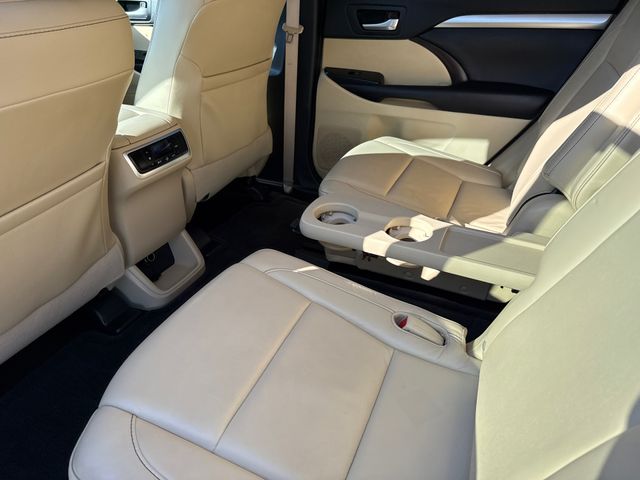 Used 2016 Toyota Highlander SUV