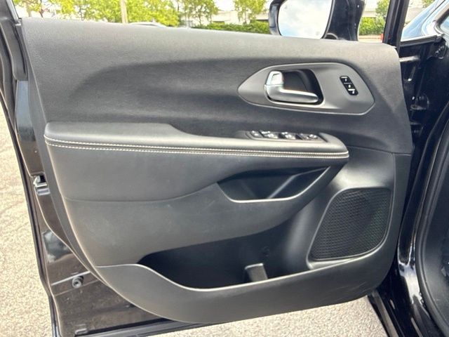 2025 Chrysler Pacifica - $25,988