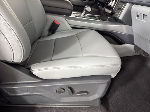 2025 Space White Metallic Ford F-150 Lightning Flash AWD Truck