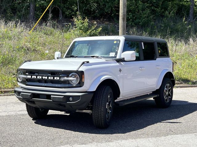 2024 Ford Bronco Outer Banks 3