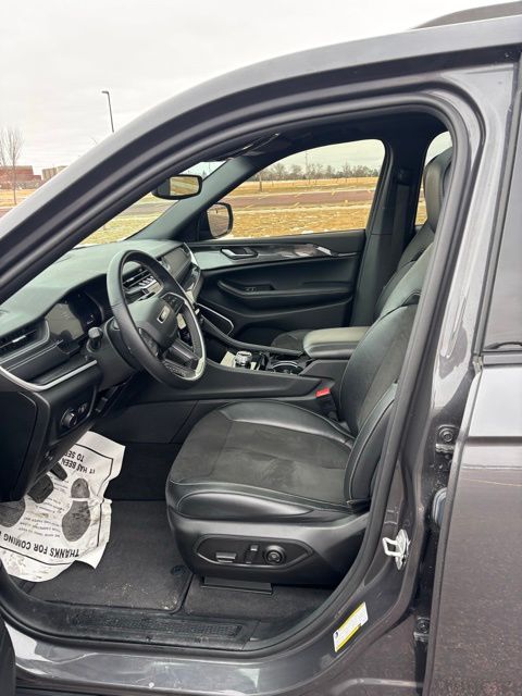 2022 Jeep Grand Cherokee Laredo