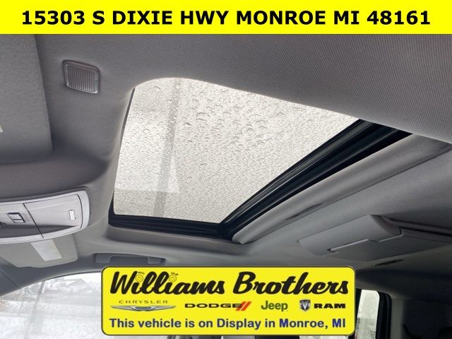 2017 Chevrolet Suburban LT - Iridescent Pearl Tricoat exterior view 15