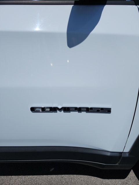 Used 2024 White/off-white Jeep Limited image 13