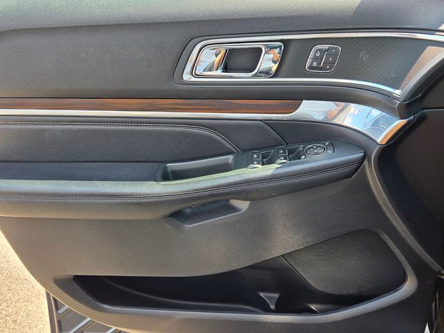 Used 2018 Gray Ford Limited image 29