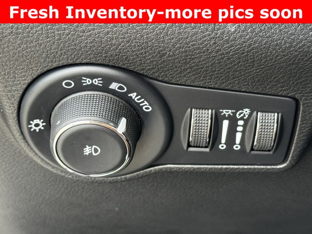 2025 Jeep Compass Trailhawk White at Legacy Ford