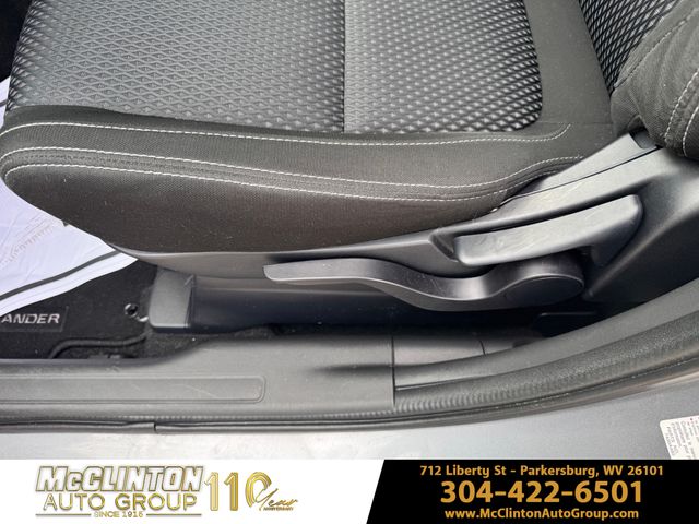 2016 Mercury Gray Metallic Mitsubishi Outlander SE 4X4 SUV