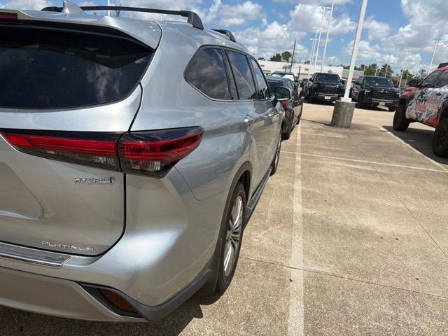 2021 Toyota Highlander Hybrid Platinum Silver at Toyota of Victoria