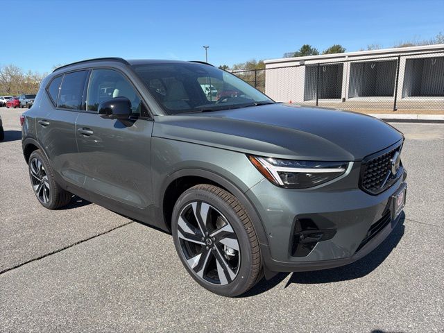 2026 Volvo XC40 B5 Plus