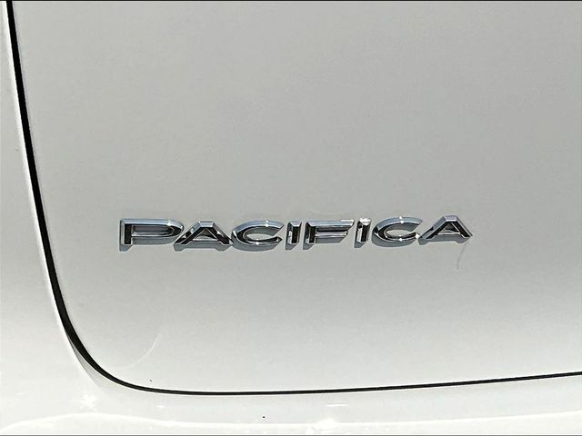 Used 2024 Chrysler Pacifica Van