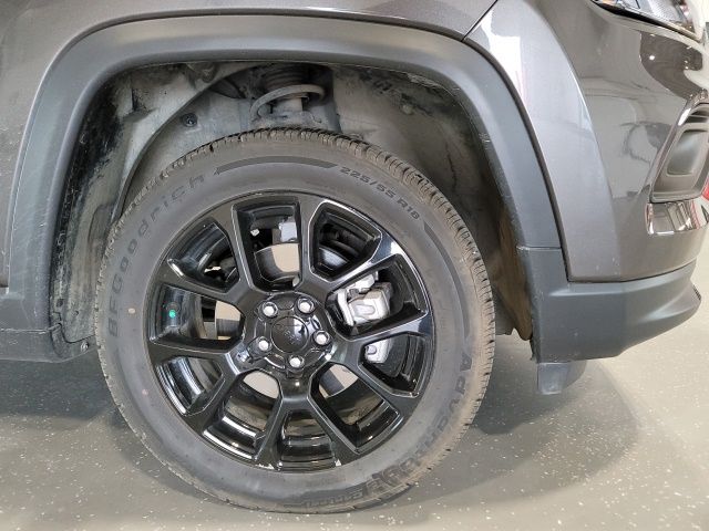 2022 Granite Crystal Metallic Clearcoat Jeep Compass Altitude 4X4 SUV