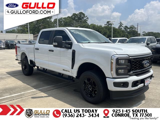 Oxford White 2026 Ford F-250 Super Duty Pickup Truck Four-Wheel Drive Automatic