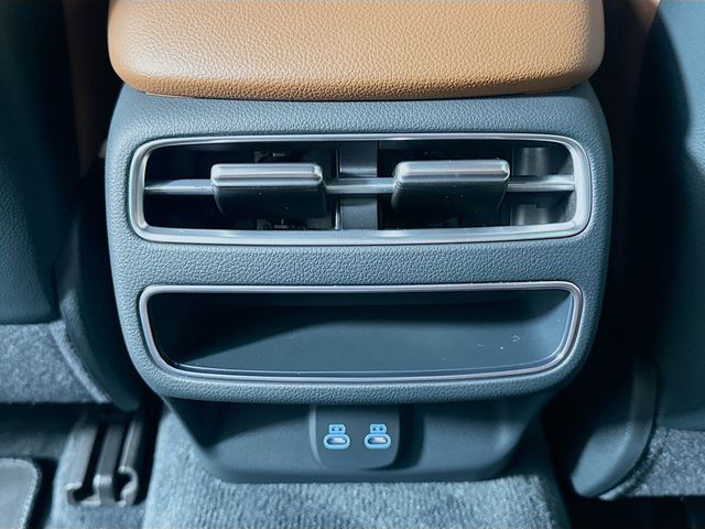 Thumbnail: 2026 Genesis GV70 - 26