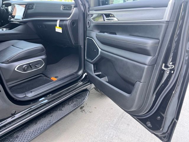 New 2026 Black Jeep  image 22