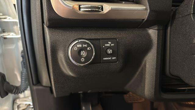 Used 2014 White Diamond Clearcoat GMC Denali image 23