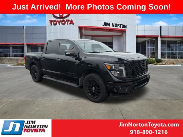 Gray (Magnetic Black) 2018 Nissan Titan SV Crew Cab 4WD Pickup Truck Four-Wheel Drive 7-Speed Automatic