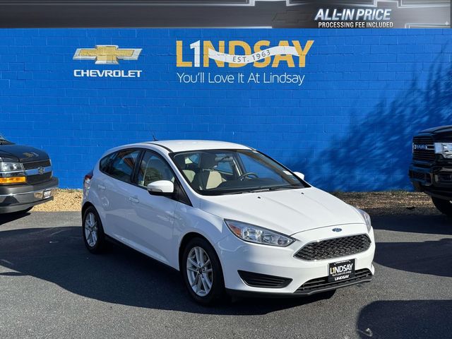 Oxford White 2017 Ford Focus SE Hatchback Hatchback Front-Wheel Drive 6-Speed Automatic