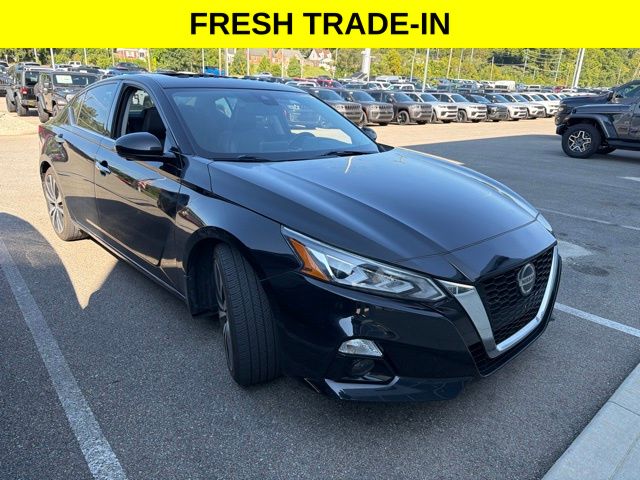 Super Black Clearcoat 2020 Nissan Altima Sedan Front-Wheel Drive Continuously Variable Transmission