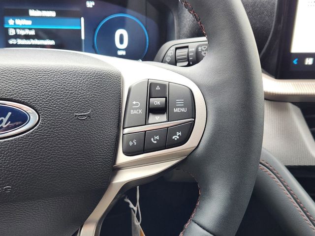 2025 Ford Explorer Active photo