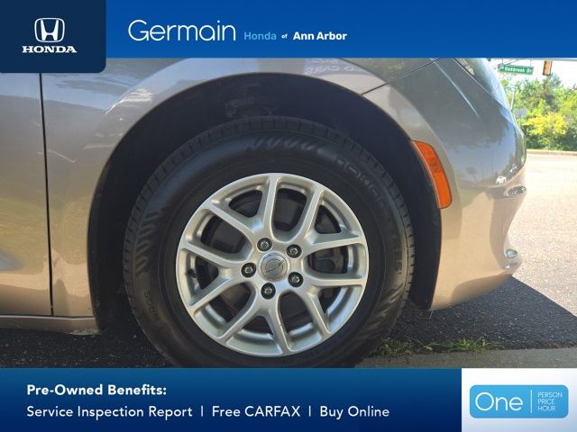 Used 2017 Molten Silver Chrysler Touring image 10