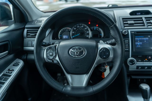 2014 Toyota Camry SE 11