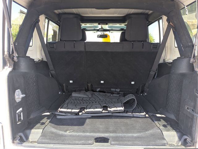 Used 2013 Bright White Clearcoat Jeep Unlimited Sport image 15