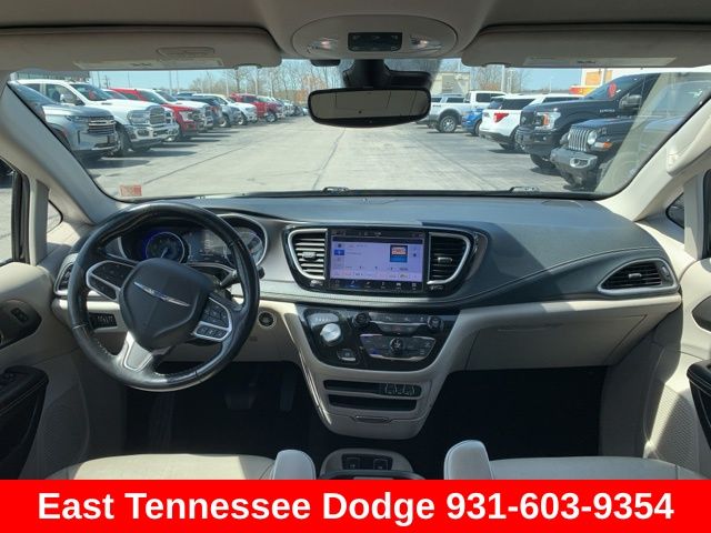 2021 Chrysler Pacifica Touring L photo