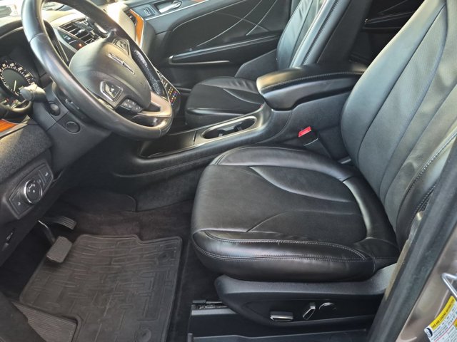 Used 2017 Silver Lincoln Reserve image 15