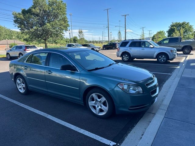Used 2009 Silver Chevrolet LS image 2