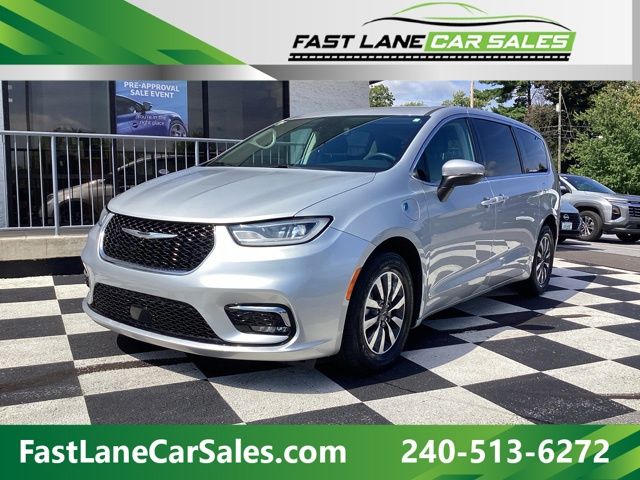 Silver Mist Clearcoat 2023 Chrysler Pacifica Hybrid Minivan Front-Wheel Drive Continuously Variable Transmission