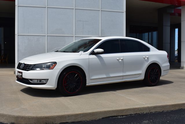 Used 2013 Volkswagen Passat SEL with VIN 1VWCN7A39DC016988 for sale in Quincy, IL
