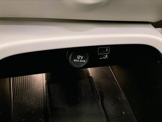 2021 Volvo XC40 T5 Inscription White at Sutliff Volkswagen