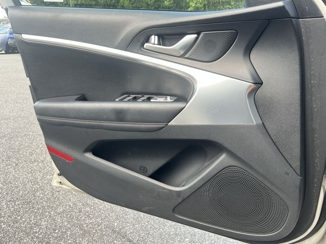 Used 2025 Gray Genesis 2.5T image 32