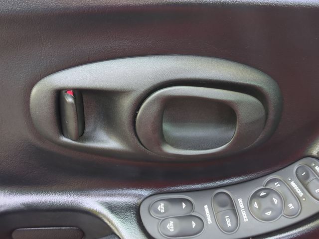 Used 2001 Red Chevrolet Z06 image 13