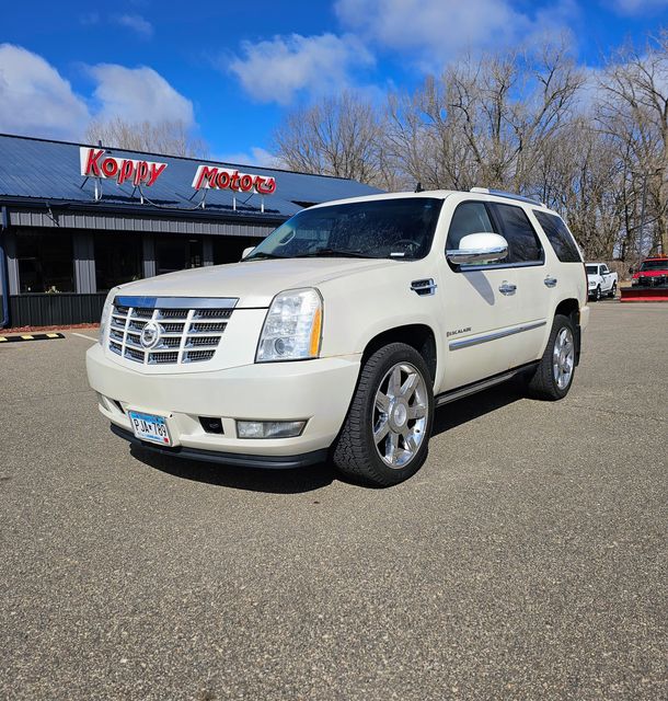 White 2010 Cadillac Escalade Premium 4WD SUV / Crossover All-Wheel Drive 6-Speed Automatic Overdrive