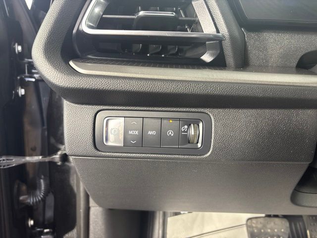 Used 2024 Chevrolet Traverse SUV