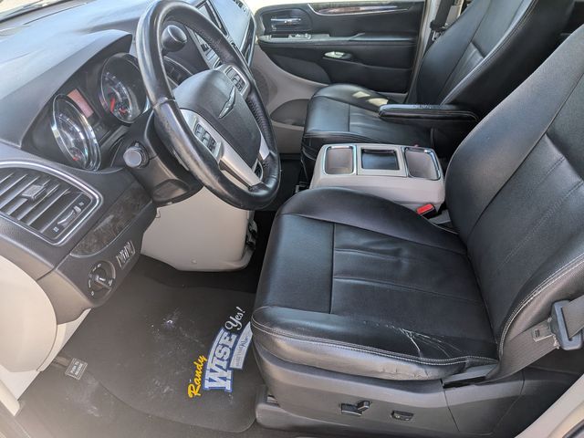 2015 Chrysler Town & Country - Image 12