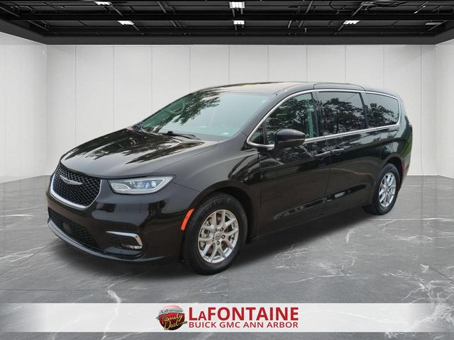 Diamond Black 2024 Chrysler Pacifica Minivan Front-Wheel Drive 9-Speed Automatic